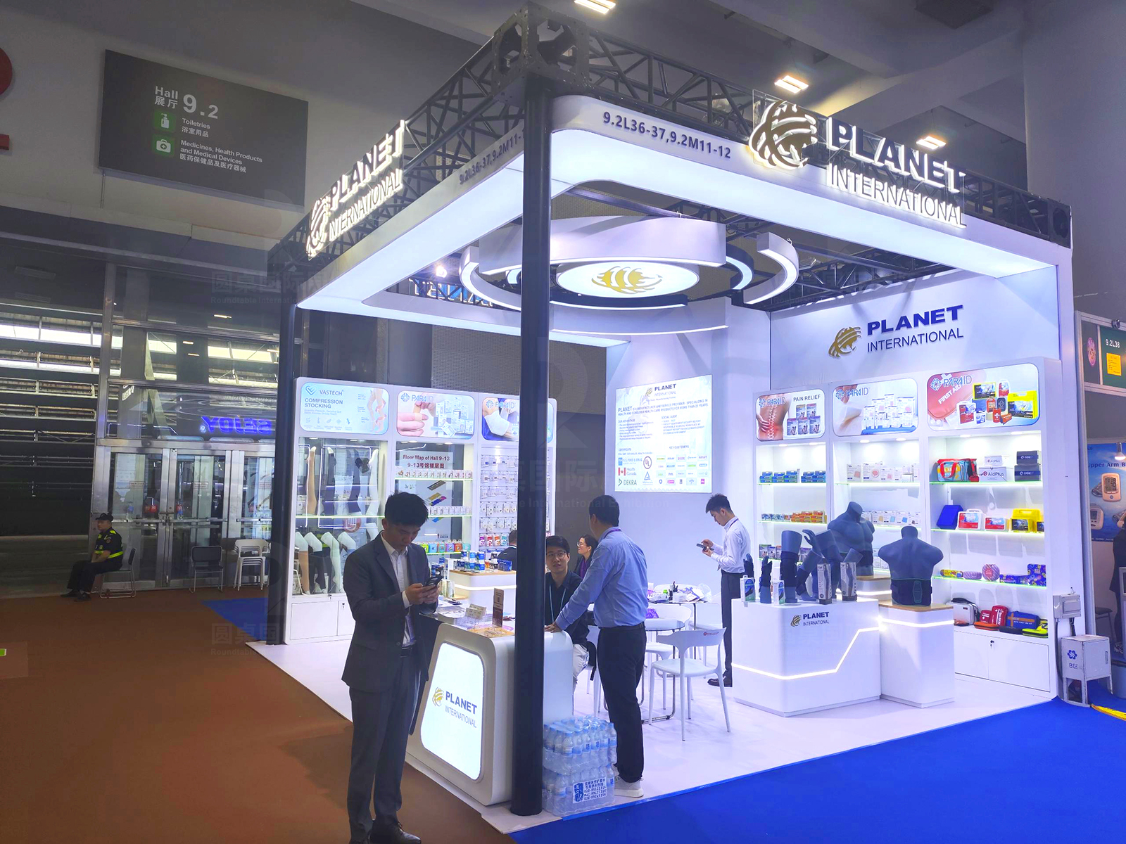 广交会展台设计现场效果图-上海万弘国际贸易展台产品陈列与品牌展示实景