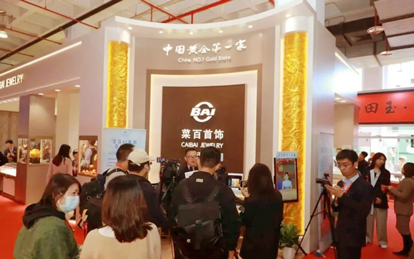 如何通过灯光让珠宝展台设计更吸引人？搭建商揭秘