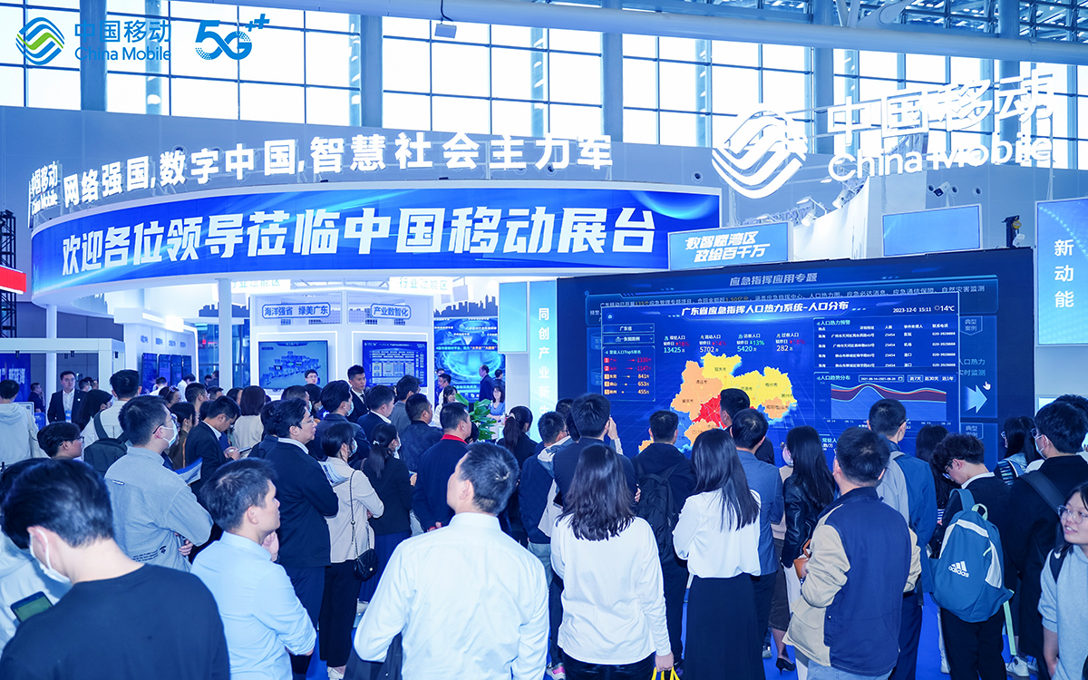 科技未来风格展台设计：展现企业的科技实力与未来愿景