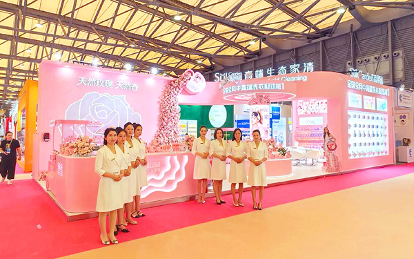 美博会展台设计策略：5招粉色玫瑰元素打造记忆点